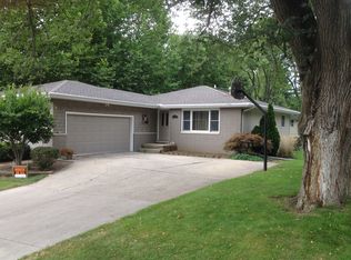 510 W Victory St, Roanoke, IL