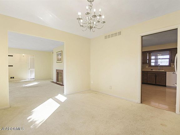 3rd image of 1031 Carol St
