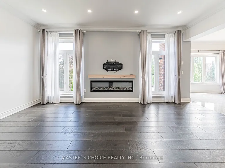 2357 Rideau Dr — Photo 10