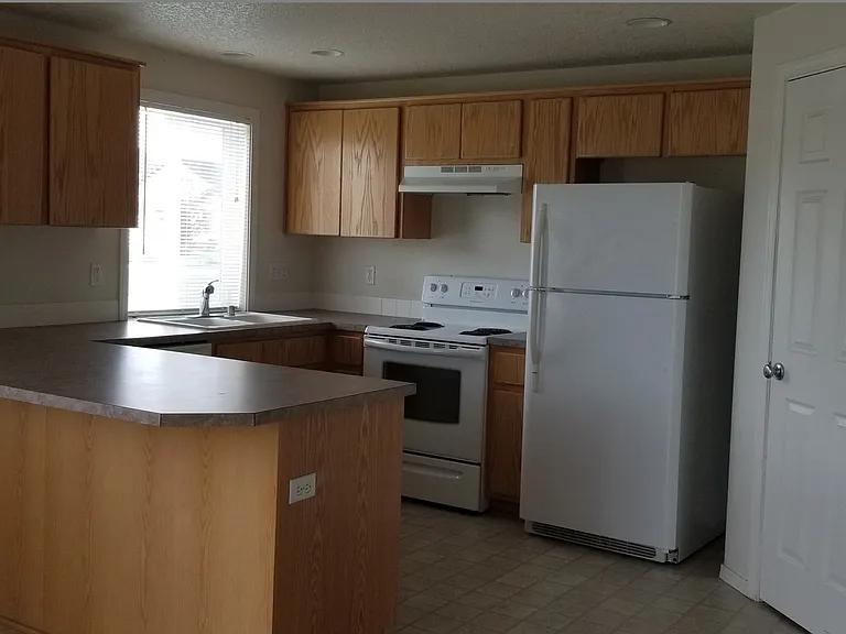 618 S Harborview St — Photo 5