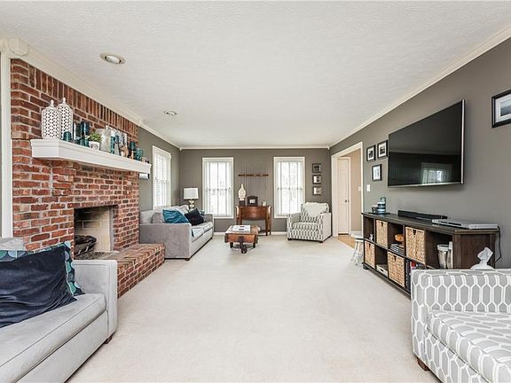 3rd image of 24 Darby Ln