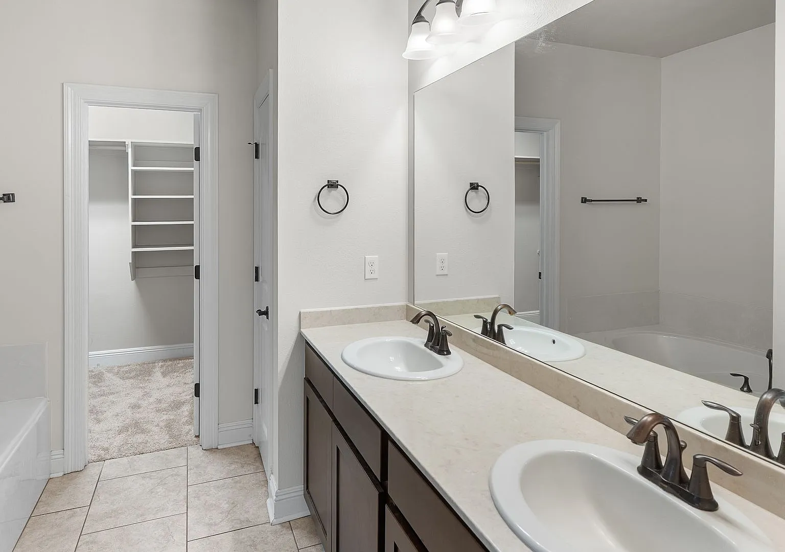 Charming 3BR/2BA Home in the Heart of Prairieville! — Photo 4