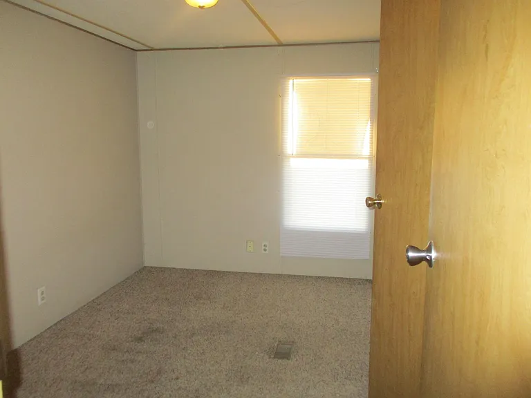 413 Debby St — Photo 4