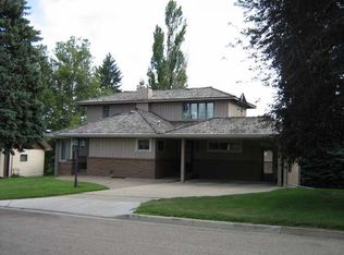 1005 Crescent Ln, Bismarck, ND 58501