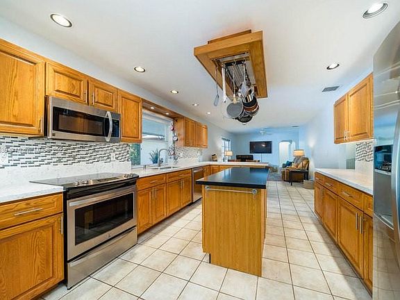 5th image of 7663 SW 170th St