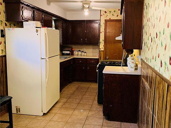 5th image of 1109 Elmhurst St
