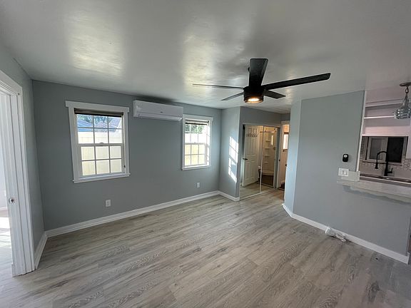 3rd image of 608 W Manor Dr