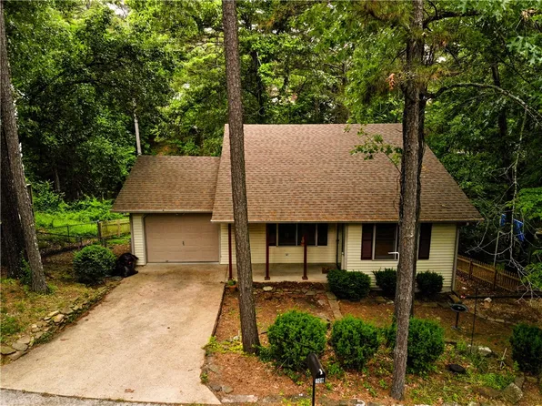 108 E Jay Ln, Eureka Springs, AR 72632
