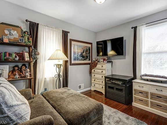 4th image of 133 Franklin Ave APT 1