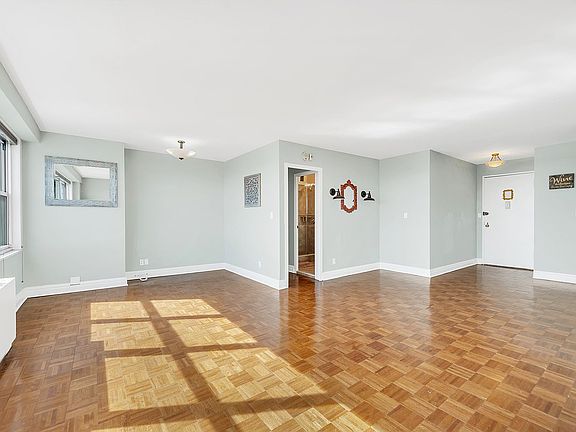 4th image of 555 Kappock St APT 22A