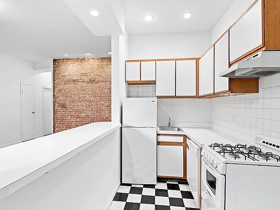 4th image of 1716 2nd Ave APT 3A