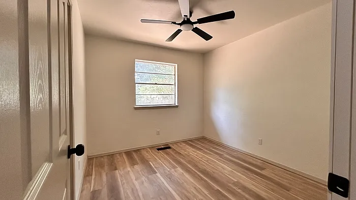 726 Garden Grv — Photo 24