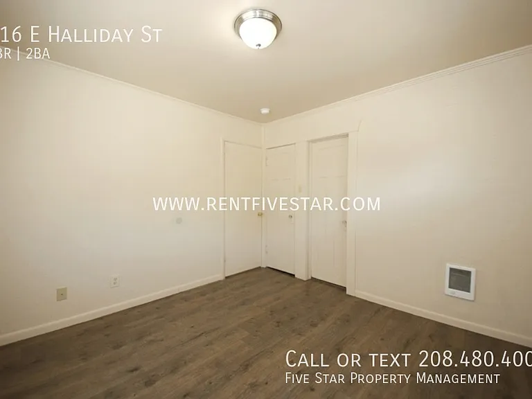 916 E Halliday St — Photo 12