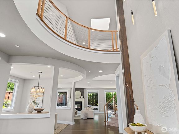 5th image of 10933 NE 60th Street