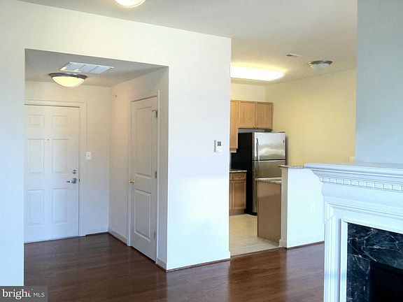 4th image of 525 Belmont Bay Dr Unit 404