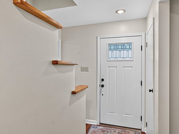3rd image of 115 Cherry Road Ct