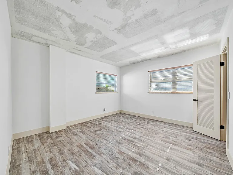 3051 NE 48th St #301 — Photo 30
