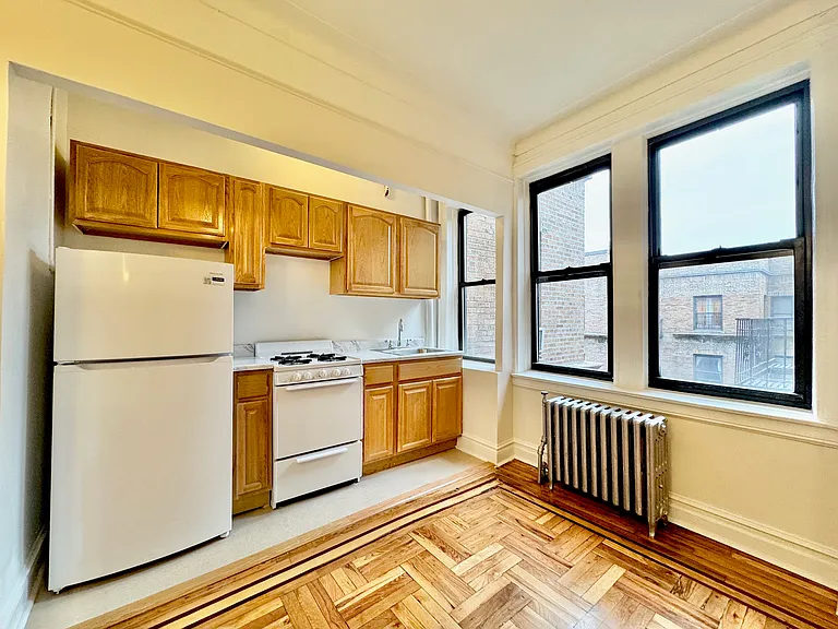 26-80 30th St #6A — Photo 4