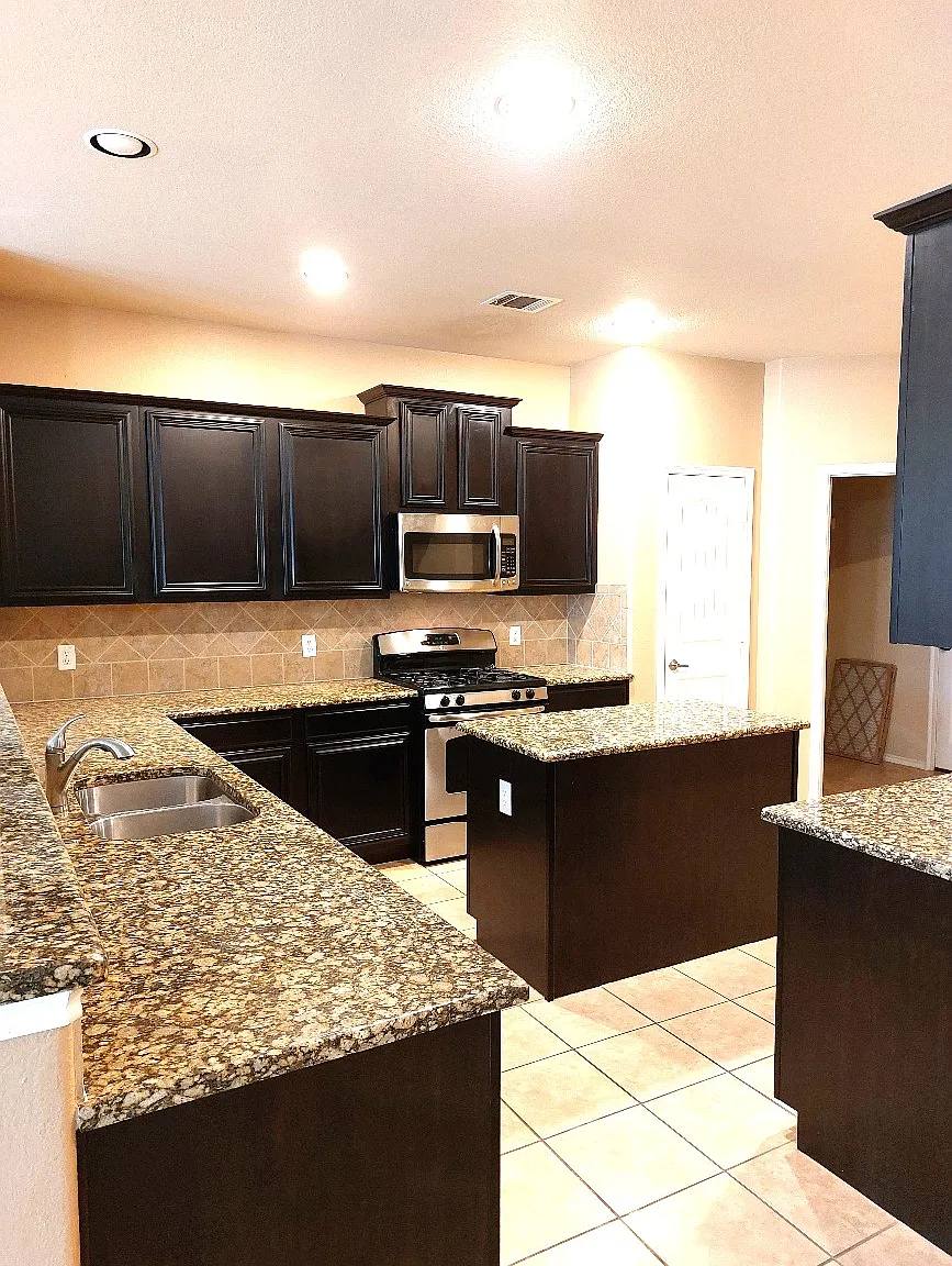 3 bed, 1873 sqft, $2,150 — Photo 4