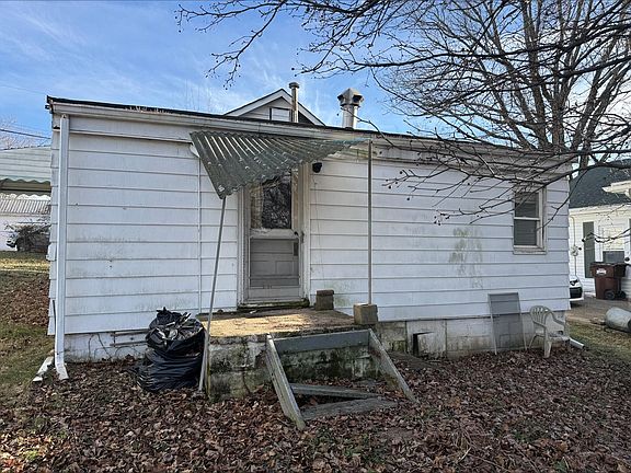 4th image of 606 Willow St