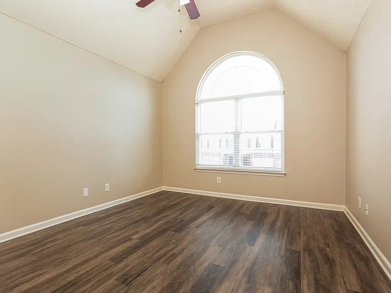 606 Nixon Way — Photo 9