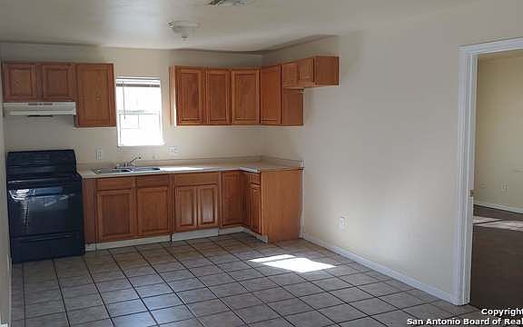 3rd image of 7641 Windsor Oaks #7643