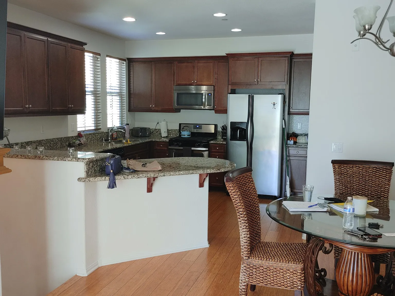 3 bed, 3.5 bath, 1454 sqft, $3,999 — Photo 2