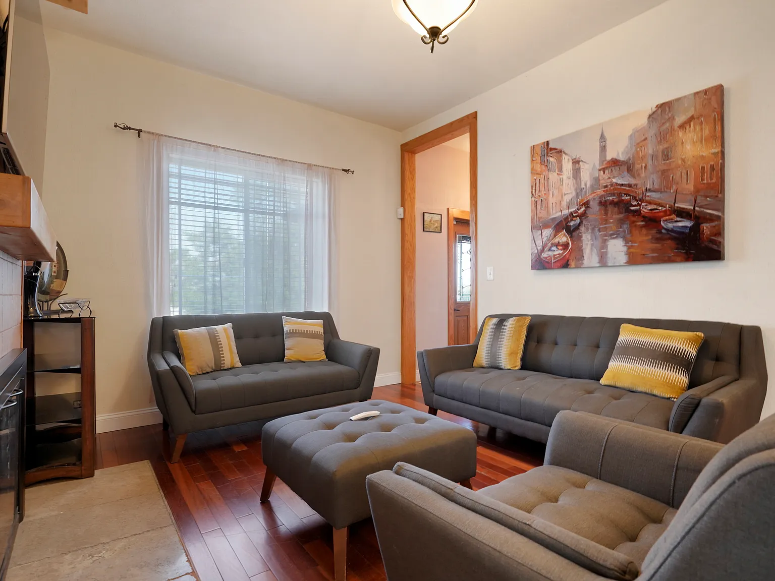 2 bed, 1200 sqft, $3,500 — Photo 2