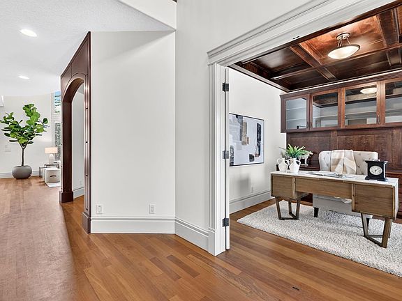 4th image of 30 Aspen Meadows Park SW