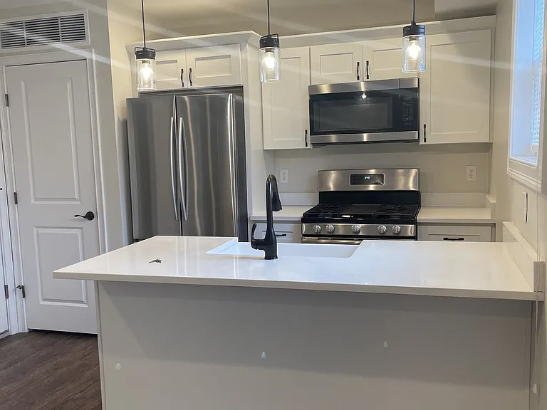 27 E Transit St — Photo 2