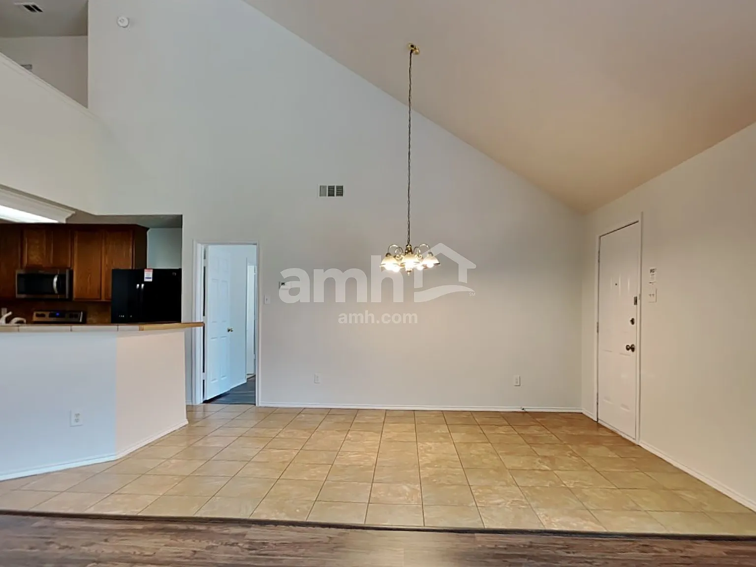 4 bed, 2.5 bath, 3180 sqft, $2,870 — Photo 4