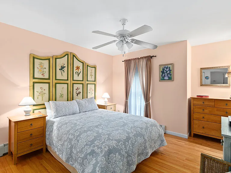 Laurel Ln — Photo 8