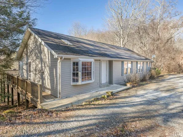 177 Double Springs Ln, Cullowhee, NC 28723