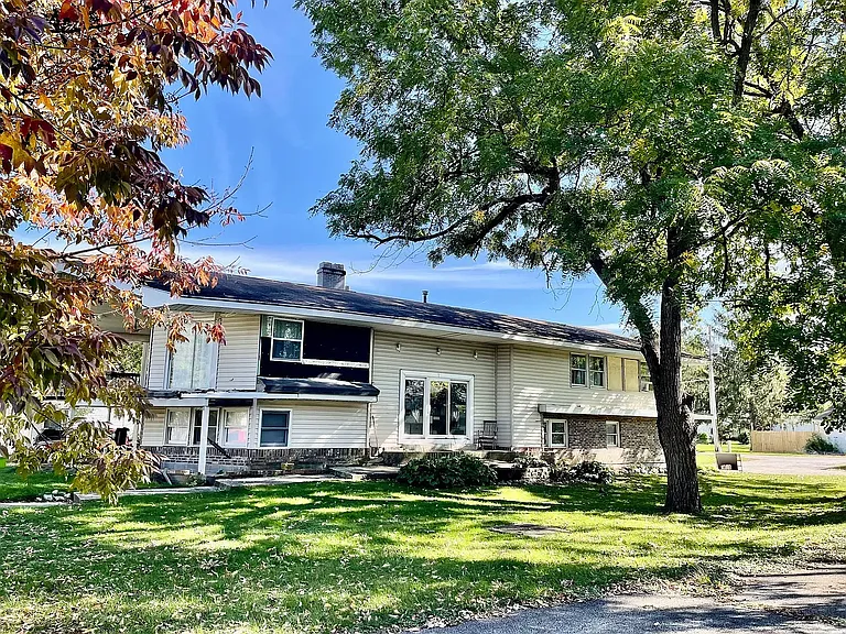 208 E Illinois St — Photo 1