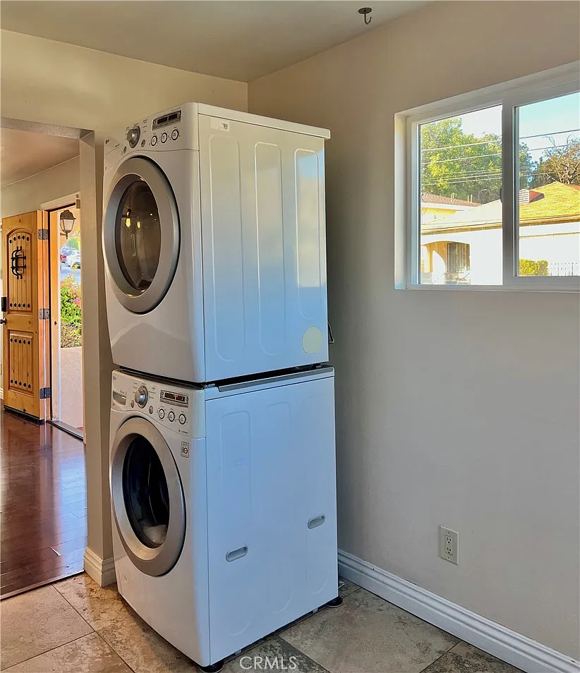 3 bed, 1012 sqft, $3,500 — Photo 4