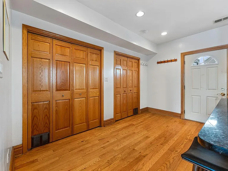 1639 W Blackhawk St #3 — Photo 8