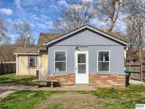 4918 N 17th St, Omaha, NE 68110