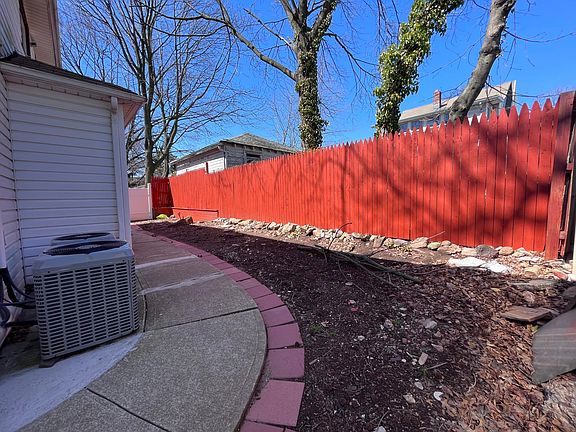 3rd image of 3905 Hylan Blvd #W