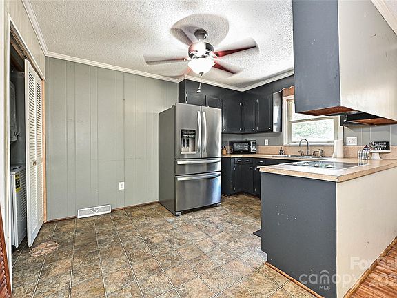5th image of 267 Buffalo Ave NW