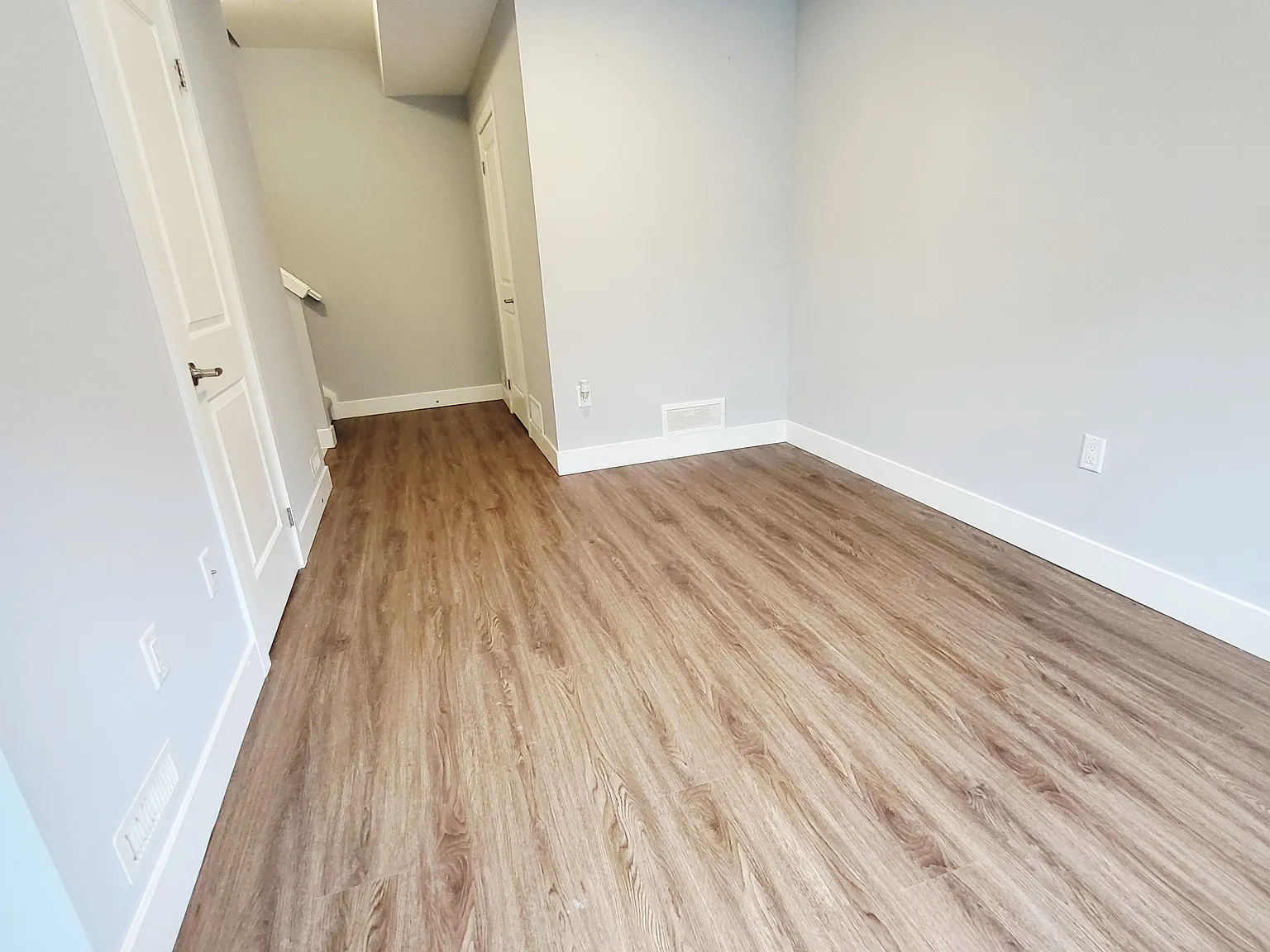 3 bed, $2,400 — Photo 2