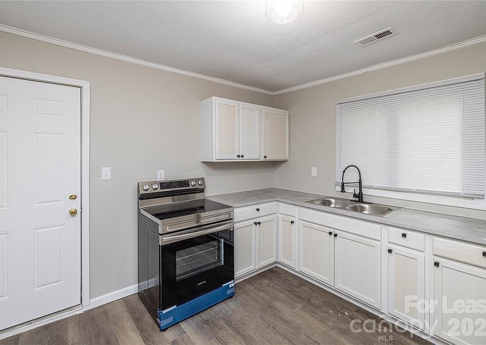 1st image of 629 Colston St