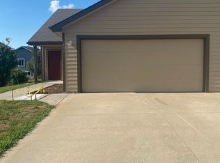 408 Elk Ridge Dr, Baldwin City, KS 66006