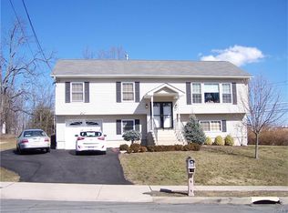 330 Aristotle Dr, Maybrook, NY 12543