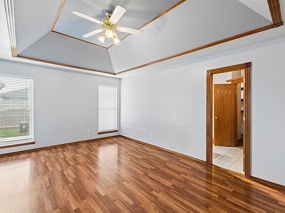 4th image of 6112 SE 85th St