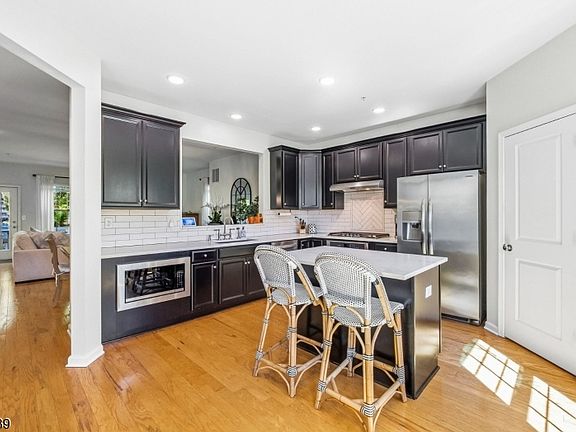 5th image of 82 Albert Ct