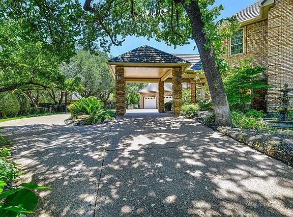 2nd image of 3305 Scarborough Lane Ct