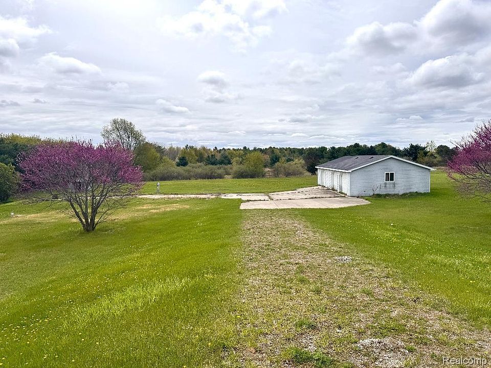 2nd image of 5070 Sanilac Rd