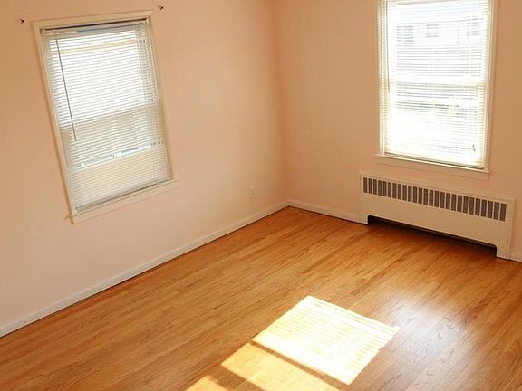 4th image of 20 Westview Ave