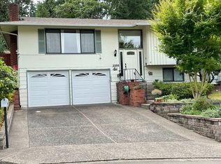 3255 Strathmore Pl, Eugene, OR 97405