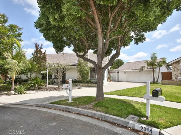 2310 W San Lorenzo Ave, Santa Ana, CA 92704